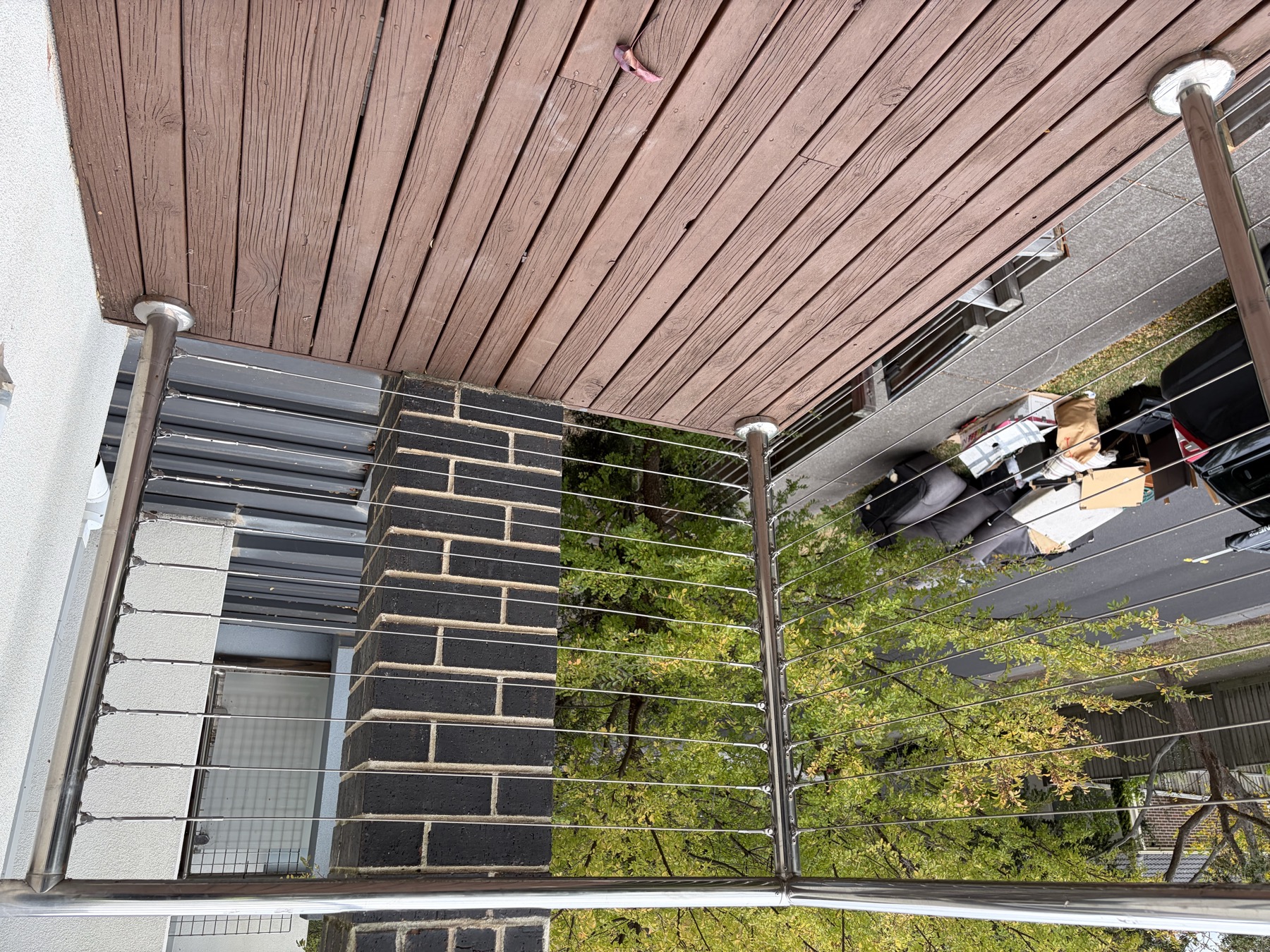 Deck balustrade wire repair near balcony railing
